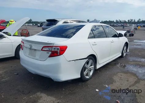 2014 Toyota Camry Se z USA, uszkodzony, nr VIN 4T1BF1FK9EU766035